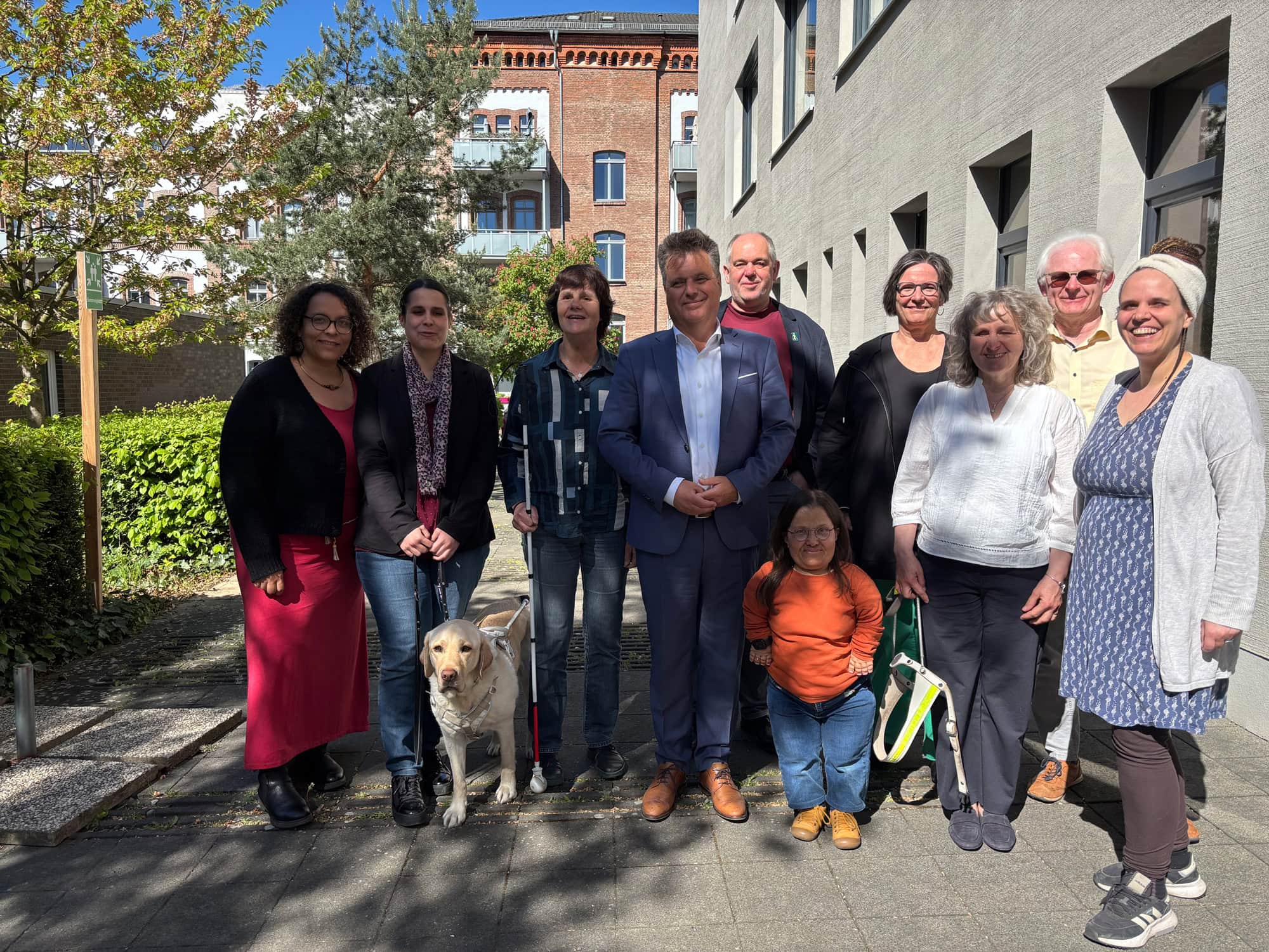 Besuch des Beauftragte der Bundesregierung für die Belange von Menschen mit Behinderungen Jürgen Dusel in Kassel. Gruppenfoto